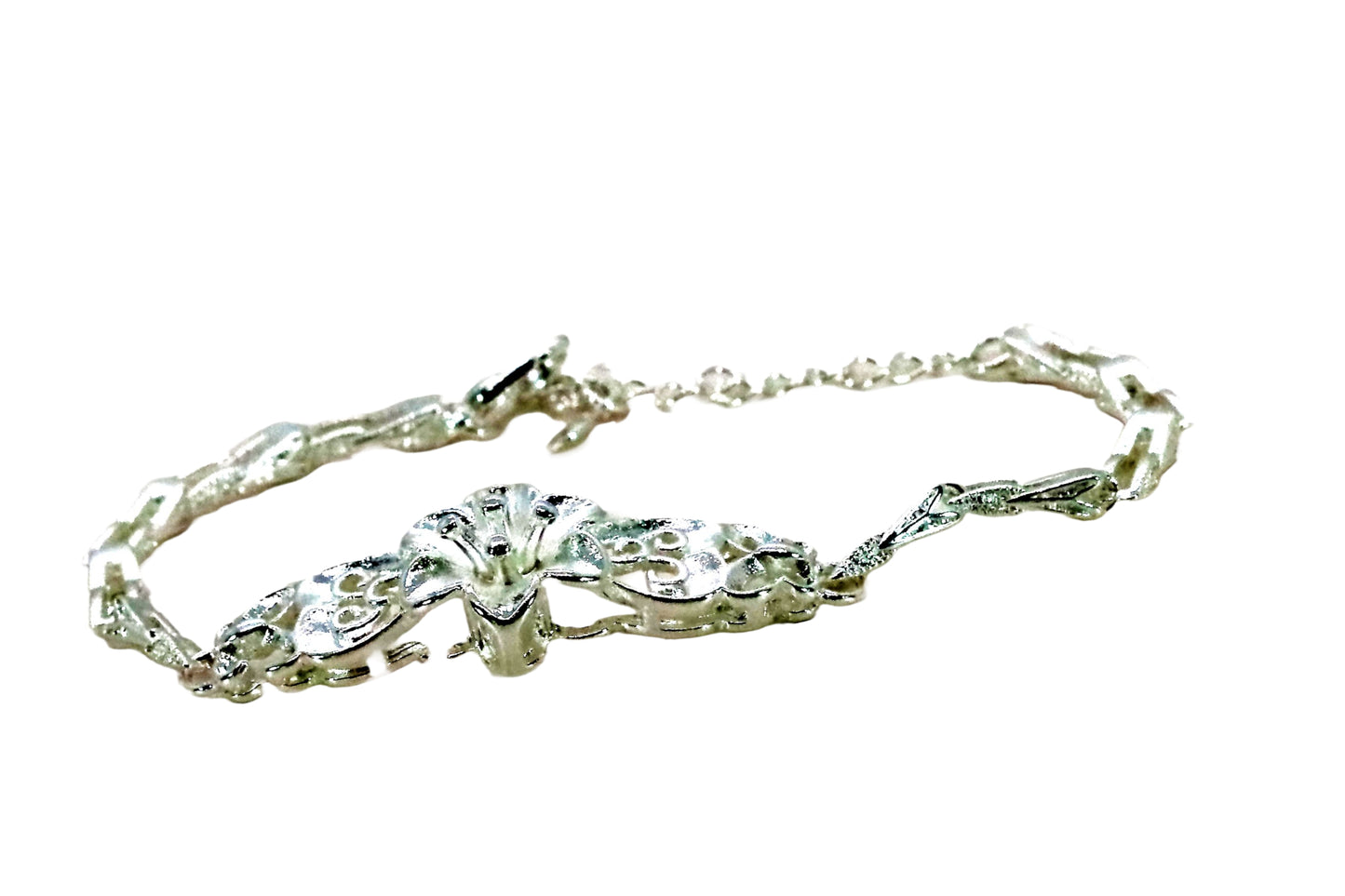 Elegant Sterling Silver Bracelet with Flower Detailing