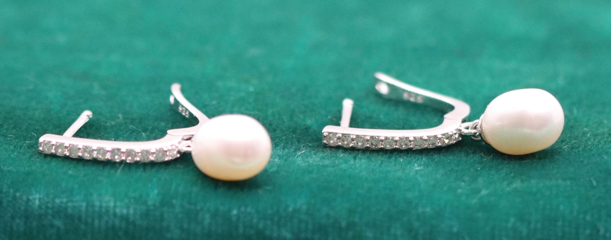 Elegant Sterling Silver Natural Freshwater Pearl and CZ Jewelry Set
