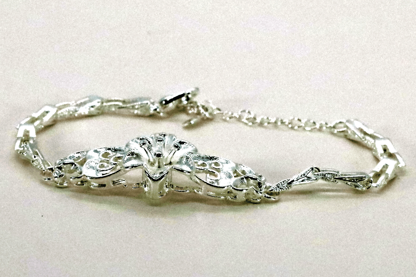 Elegant Sterling Silver Bracelet with Flower Detailing