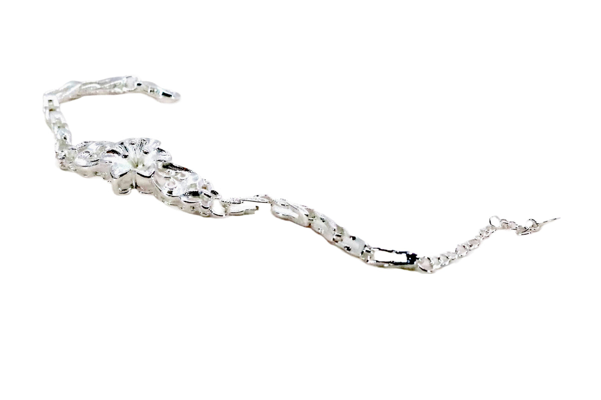Elegant Sterling Silver Bracelet with Flower Detailing