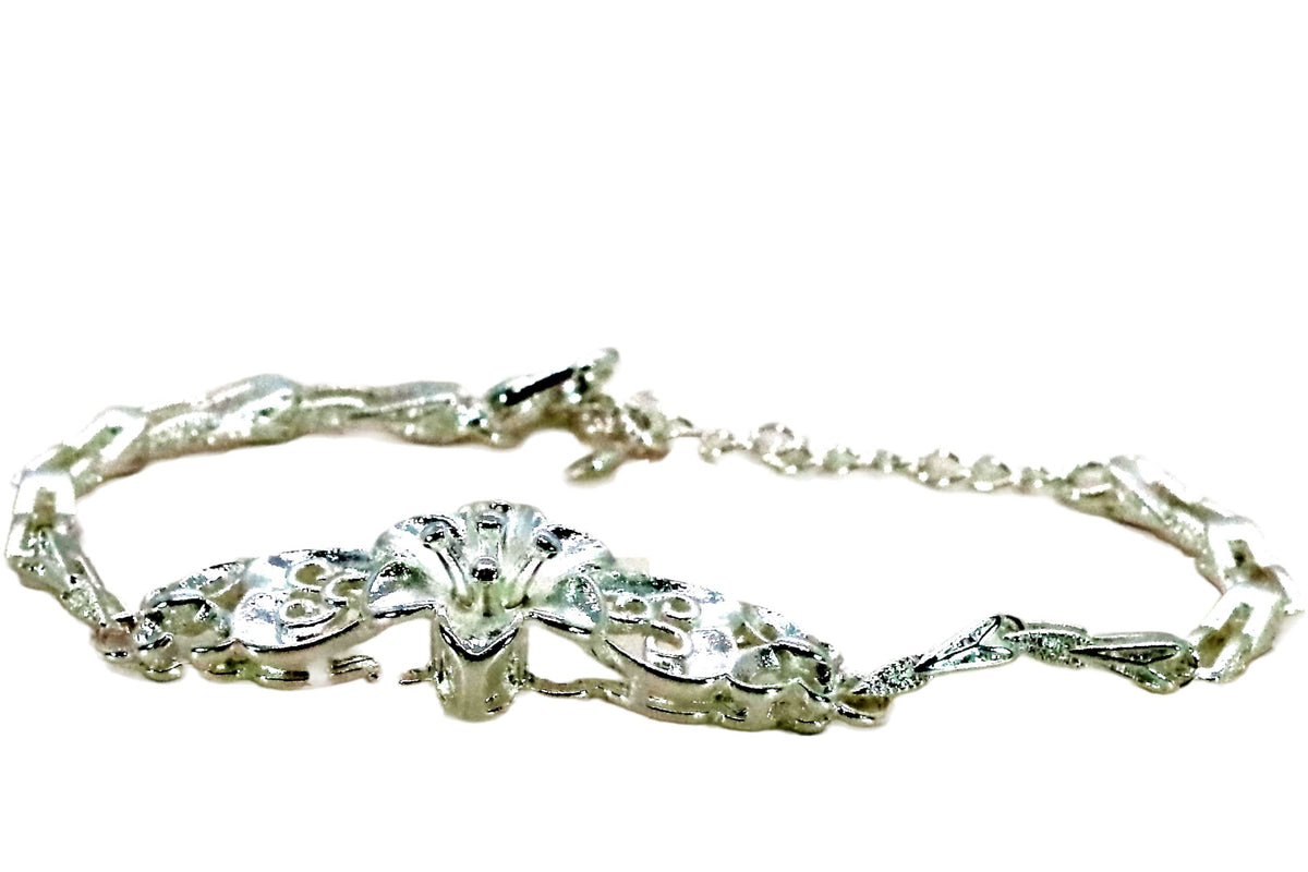 Elegant Sterling Silver Bracelet with Flower Detailing