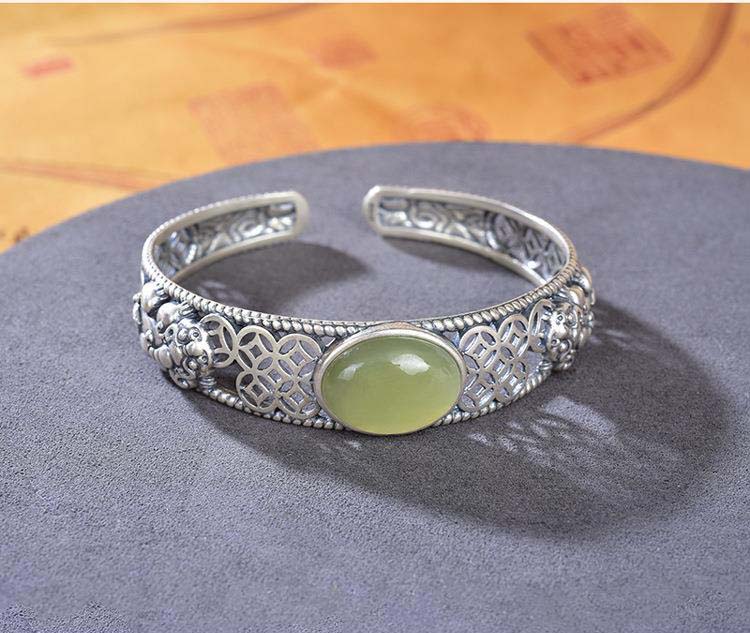 Vintage Sterling Silver Bangle Bracelet with Oval Natural Jade Stone