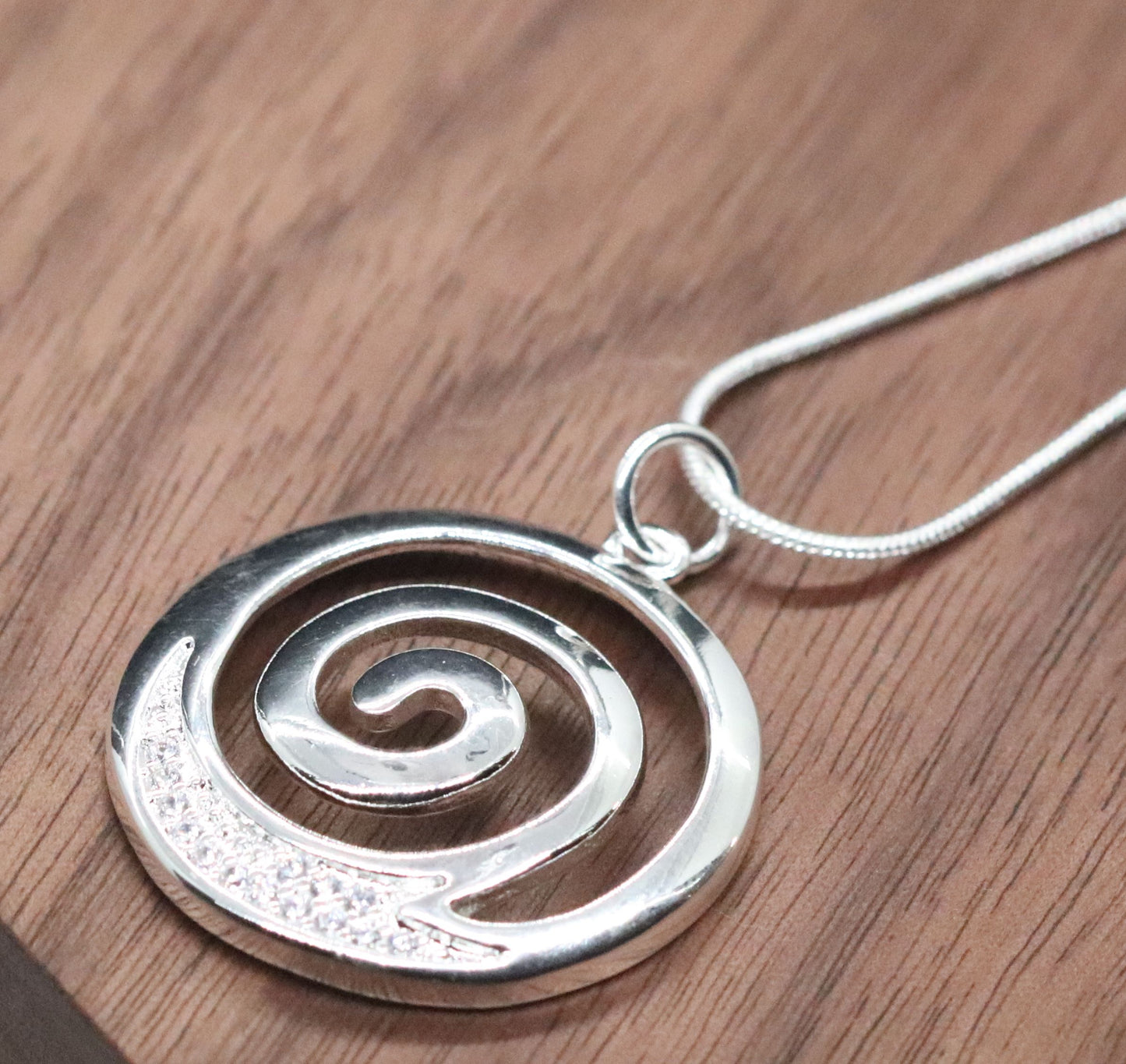 Stylish Round CZ Pendant with Exquisite Spiral Design