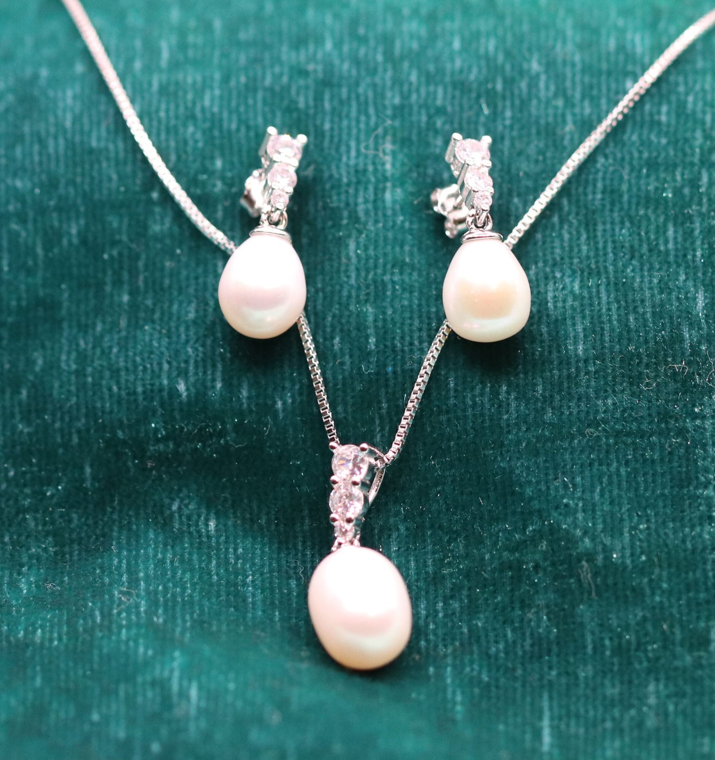 Stunning Sterling Silver Freshwater Pearl &amp; CZ Jewelry Set