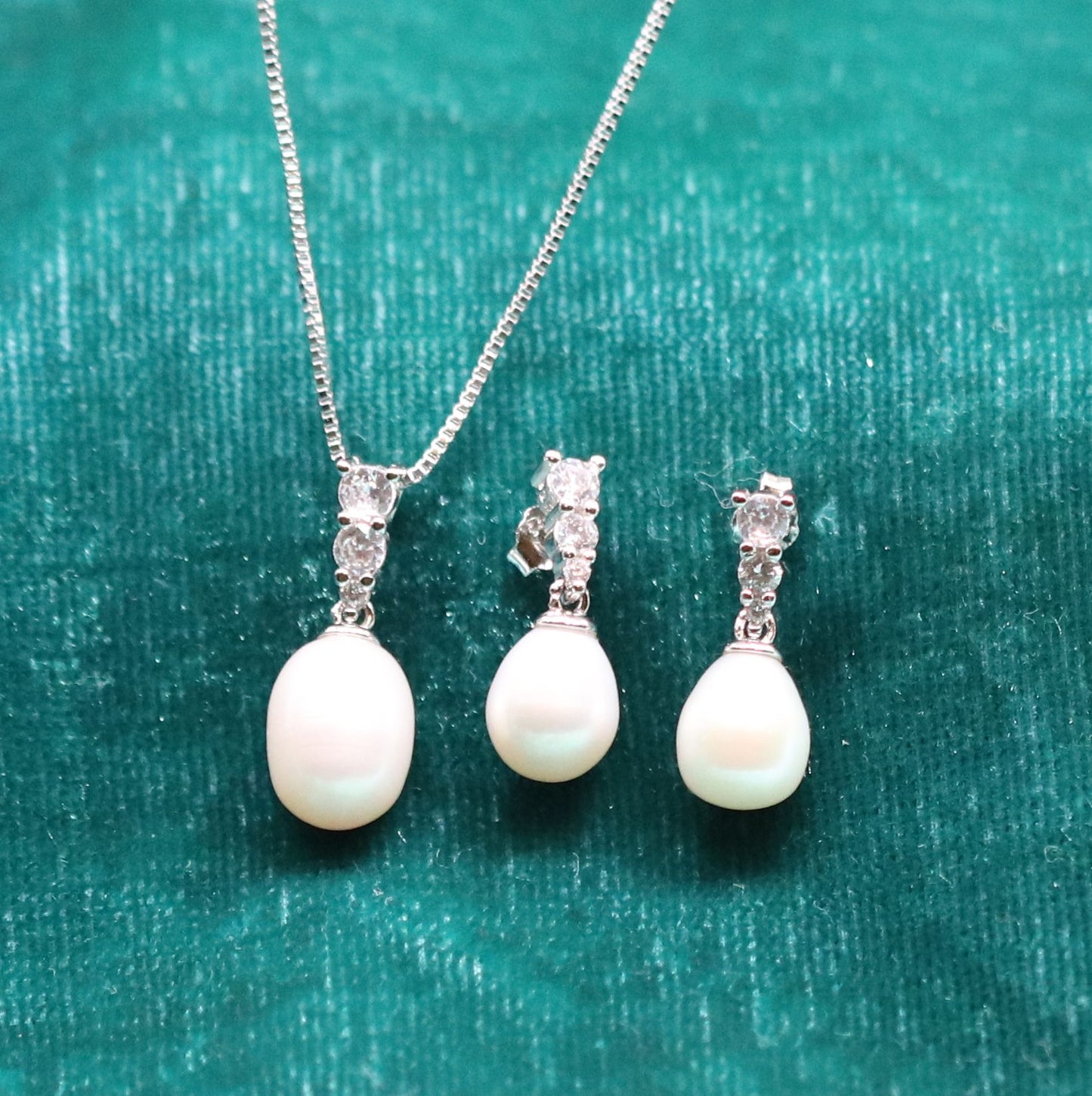 Stunning Sterling Silver Freshwater Pearl &amp; CZ Jewelry Set