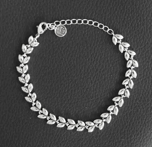 Lustrous Chevron Flow Sterling Silver Bracelet – Platinum-Look Modern Elegance