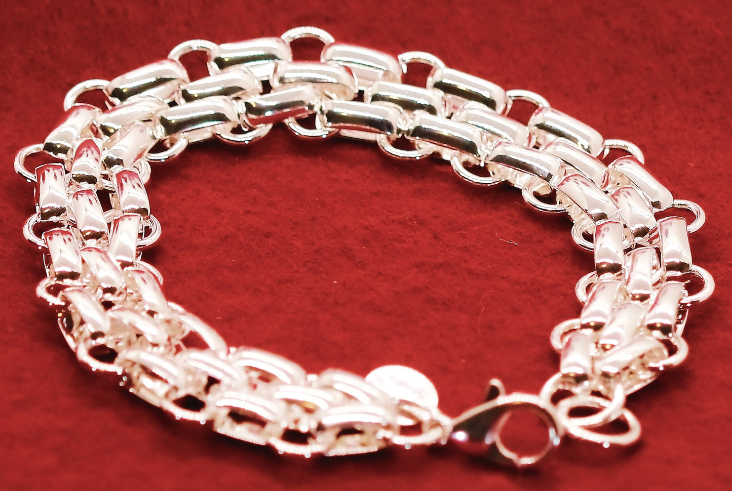 Elegant Sterling Silver Interlocking Links Bracelet