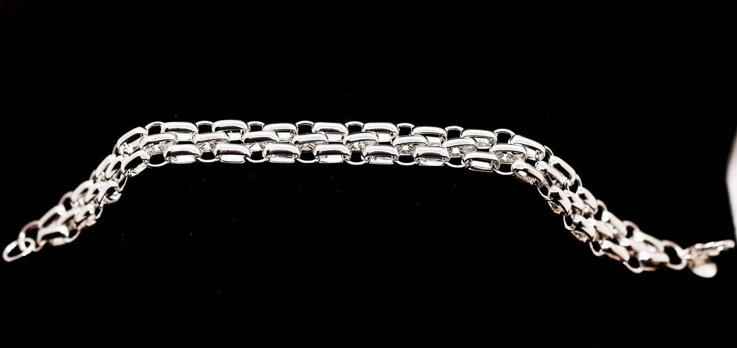 Elegant Sterling Silver Interlocking Links Bracelet