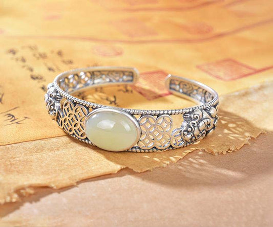 Vintage Sterling Silver Bangle Bracelet with Oval Natural Jade Stone